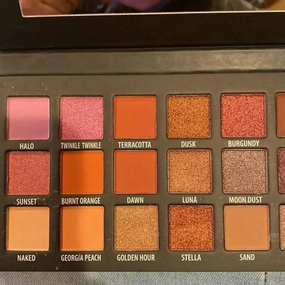 KAB Cosmetics - Day and Night Eyeshadow Palette - Picture 4 of 6